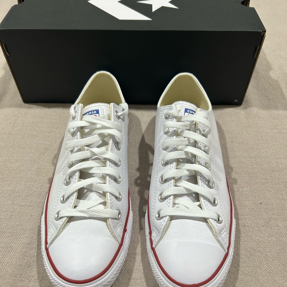 Unisex Converse Chuck Taylor All Star Leather Low Top Sneakers BRAND NEW!